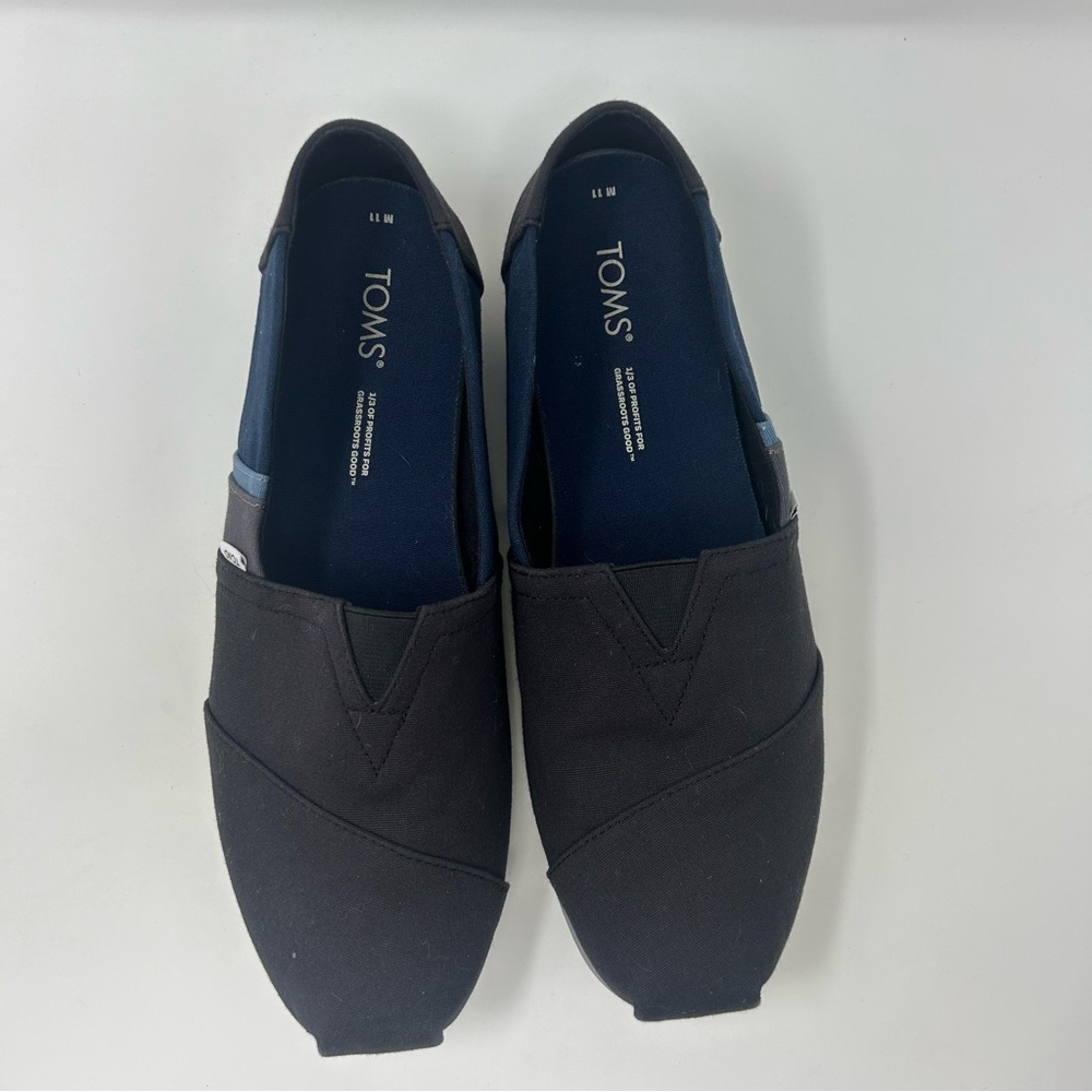 TOMS Black and Blue Mocassins Slip On Men’s Size 11 Lightweight Canva